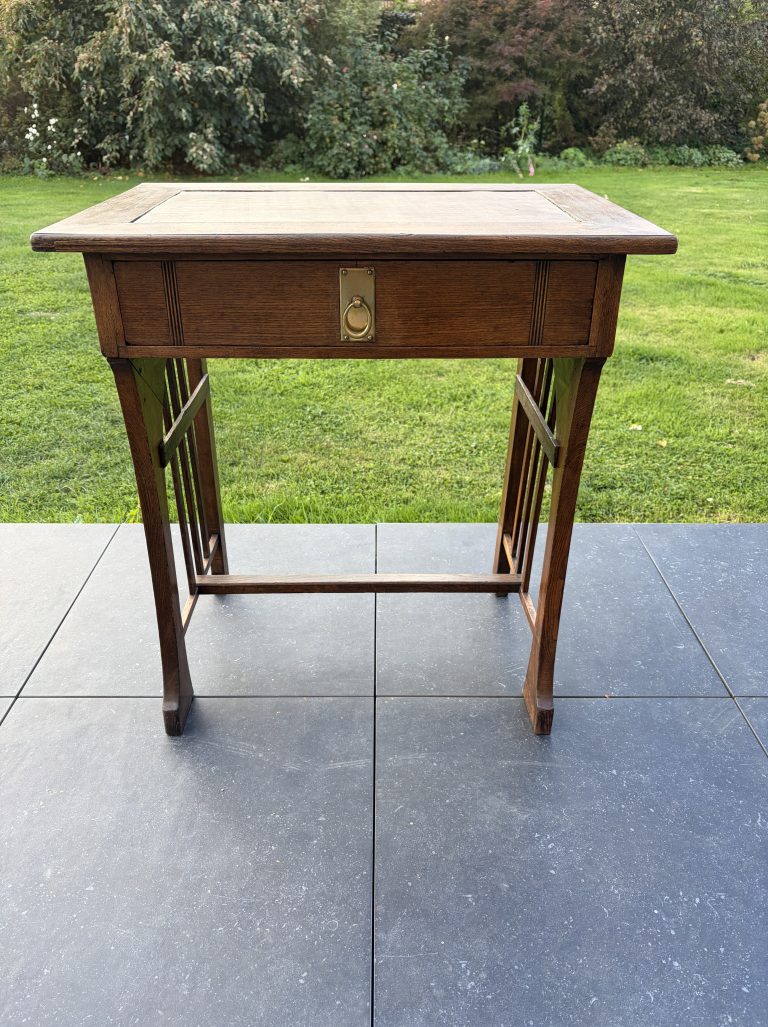 Desk in the taste of Serrurier-Bovy
