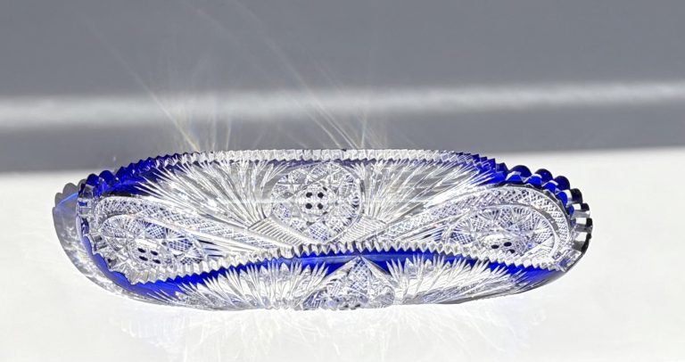 Plateau en cristal oblong, modèle “Moscou”, Hubert Fouarge pour le Val St Lambert, 1908
